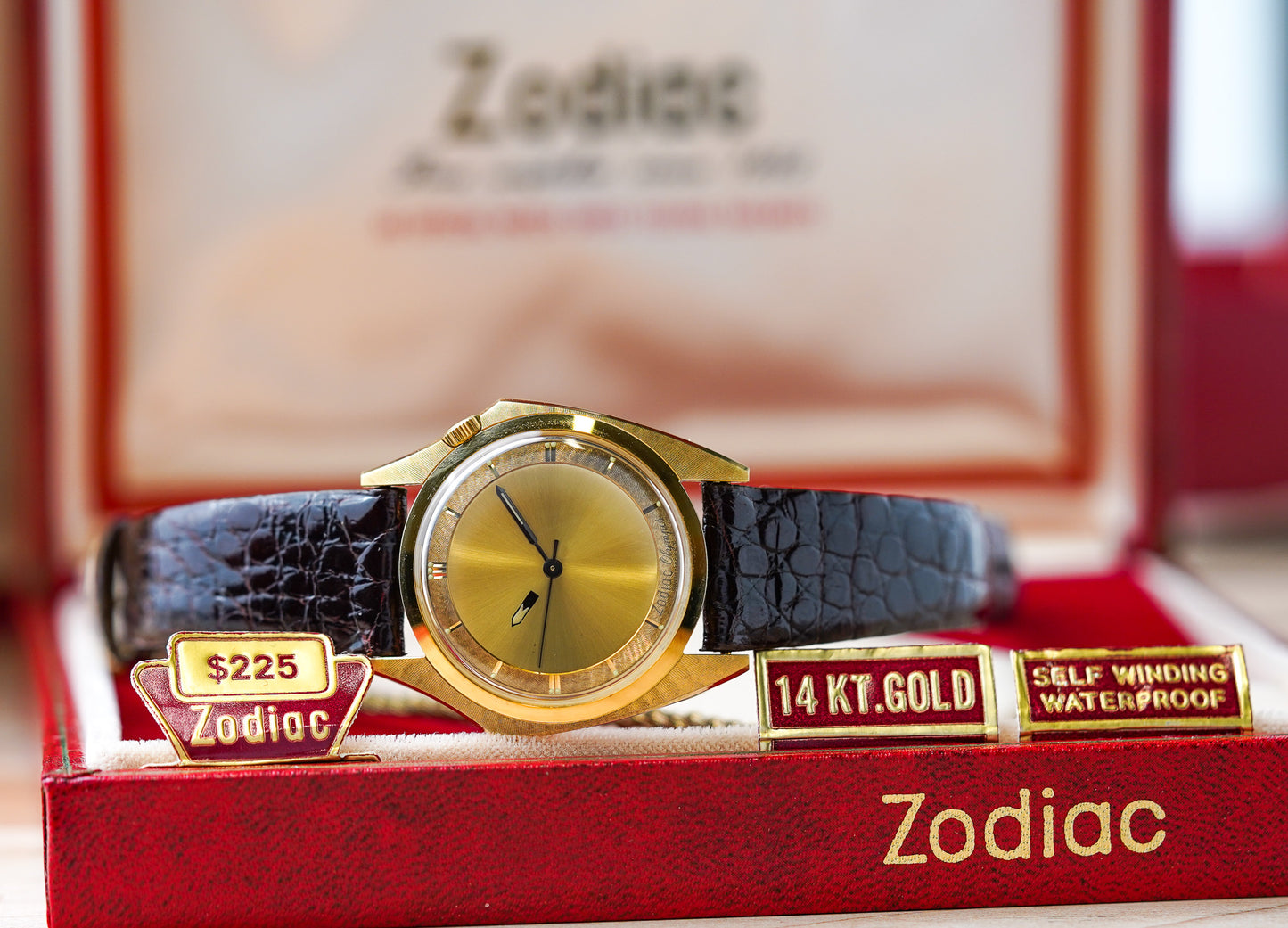 1970's Zodiac Olympos Mystery Dial Florentine Manta Ray 18k YG 4004 705