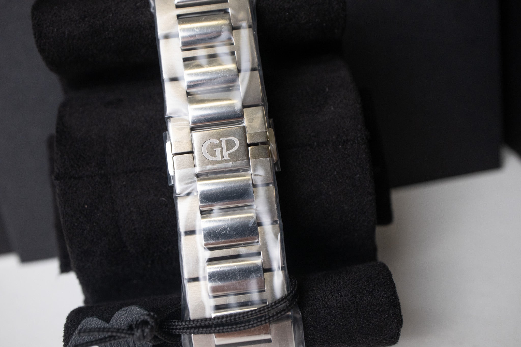 Girard-Perregaux Laureato Eternity Edition