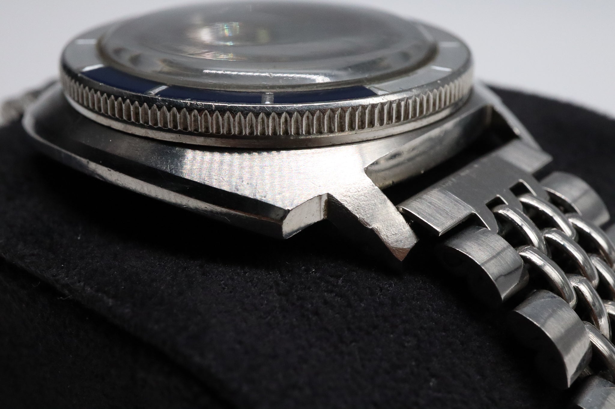 Sleek and Stylish Men's Black Chronograph Watch