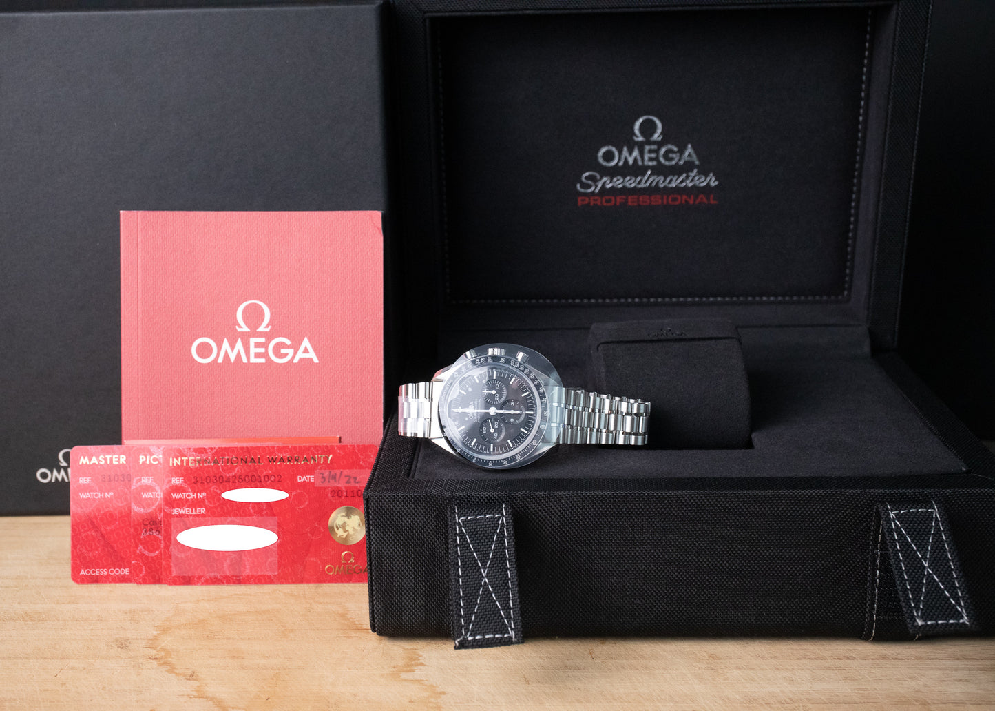 Omega Speedmaster 310.30.42.50.01.002 Sapphire