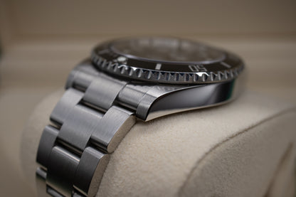 Pre-Owned Rolex Submariner No Date 124060