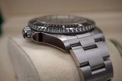 Pre-Owned Rolex Submariner No Date 124060