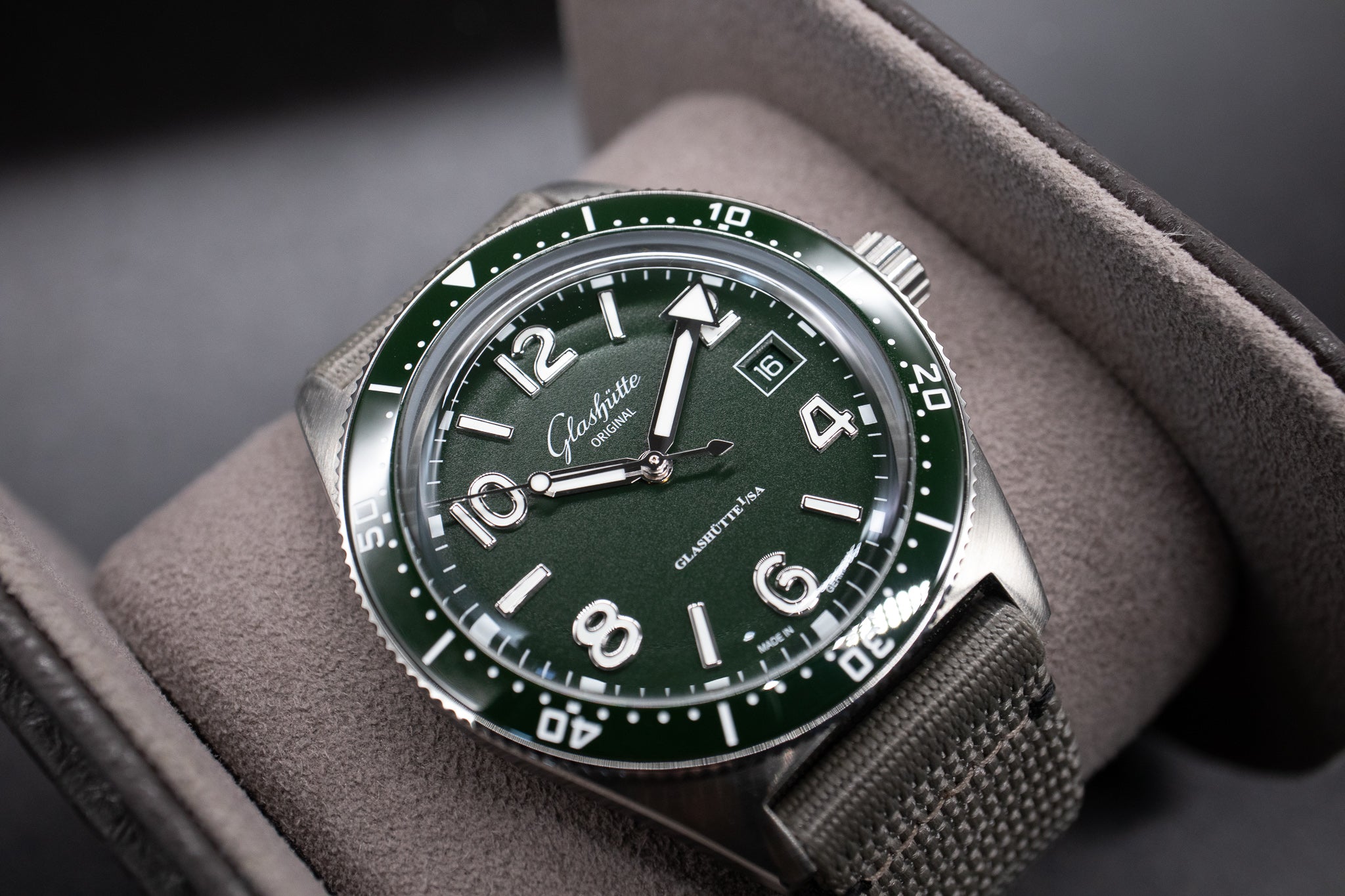 Pre-Owned Glashutte Original SeaQ 1-39-11-13-83-34 Green