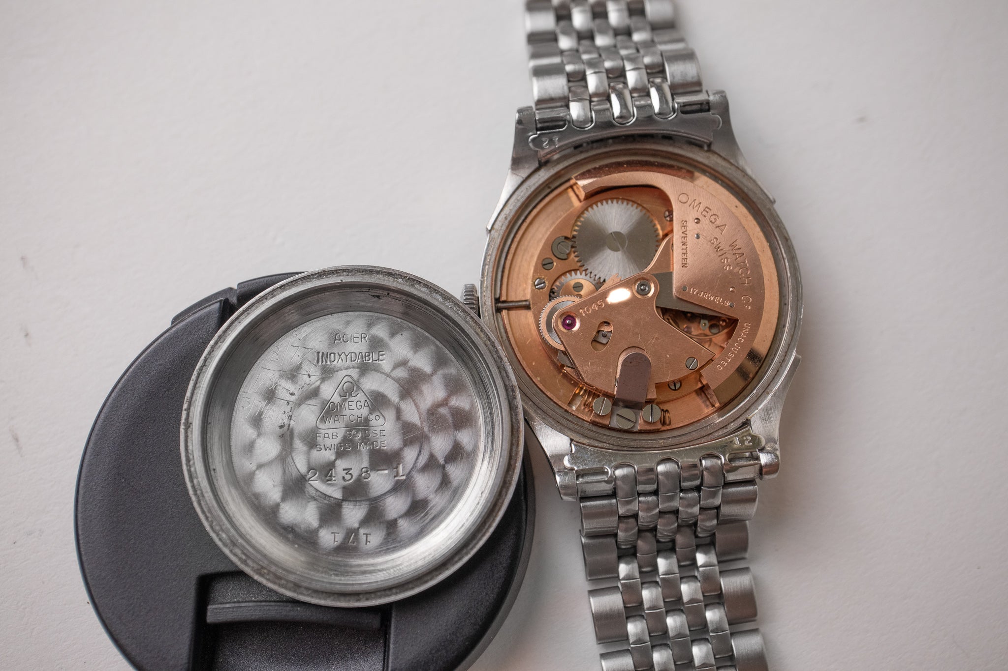 Omega 1045 top movement