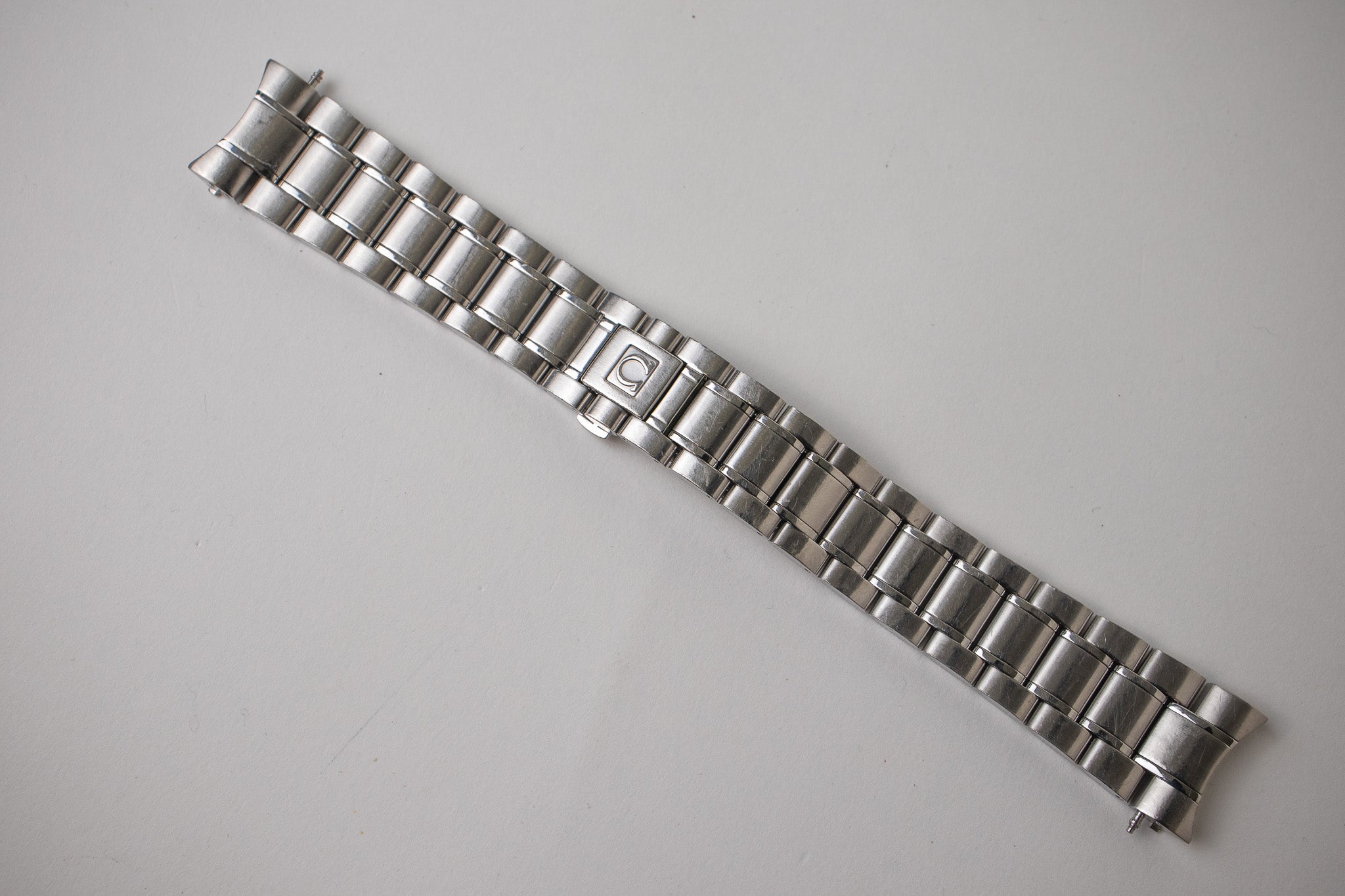 Omega Dynamic 5202.51.00 Broad arrow