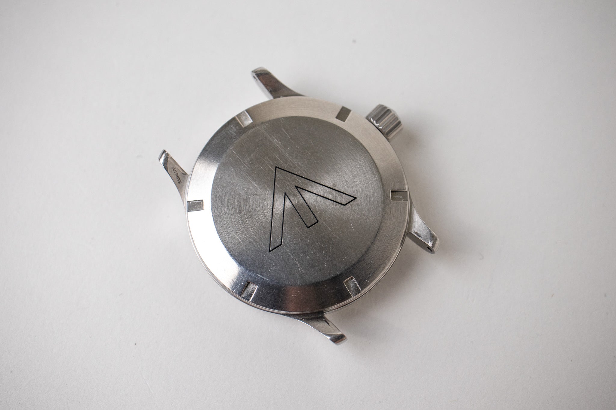 Omega Dynamic 5202.51.00 Broad arrow