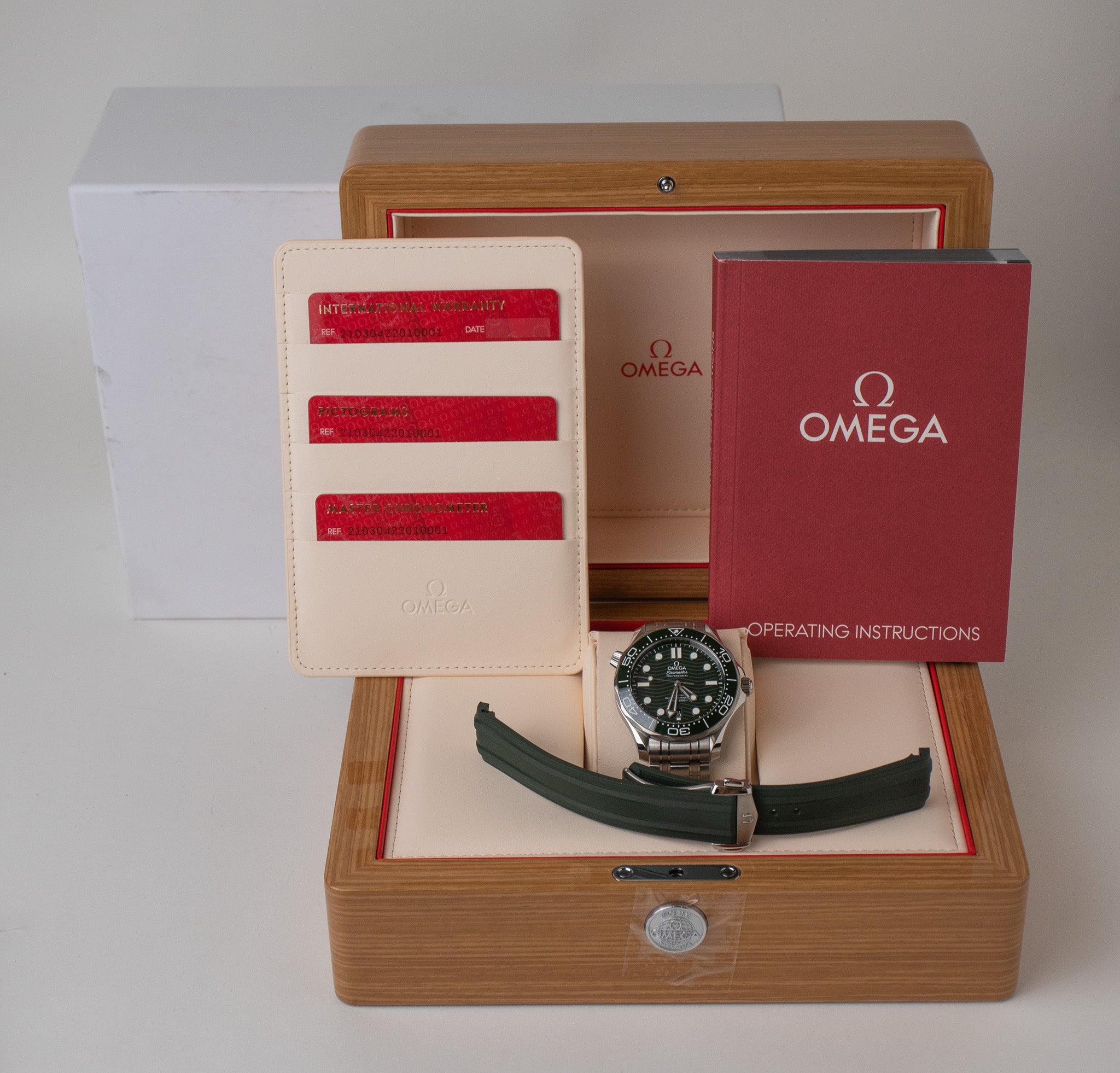 Omega Seamaster 300M Green 210.30.42.20.10.001