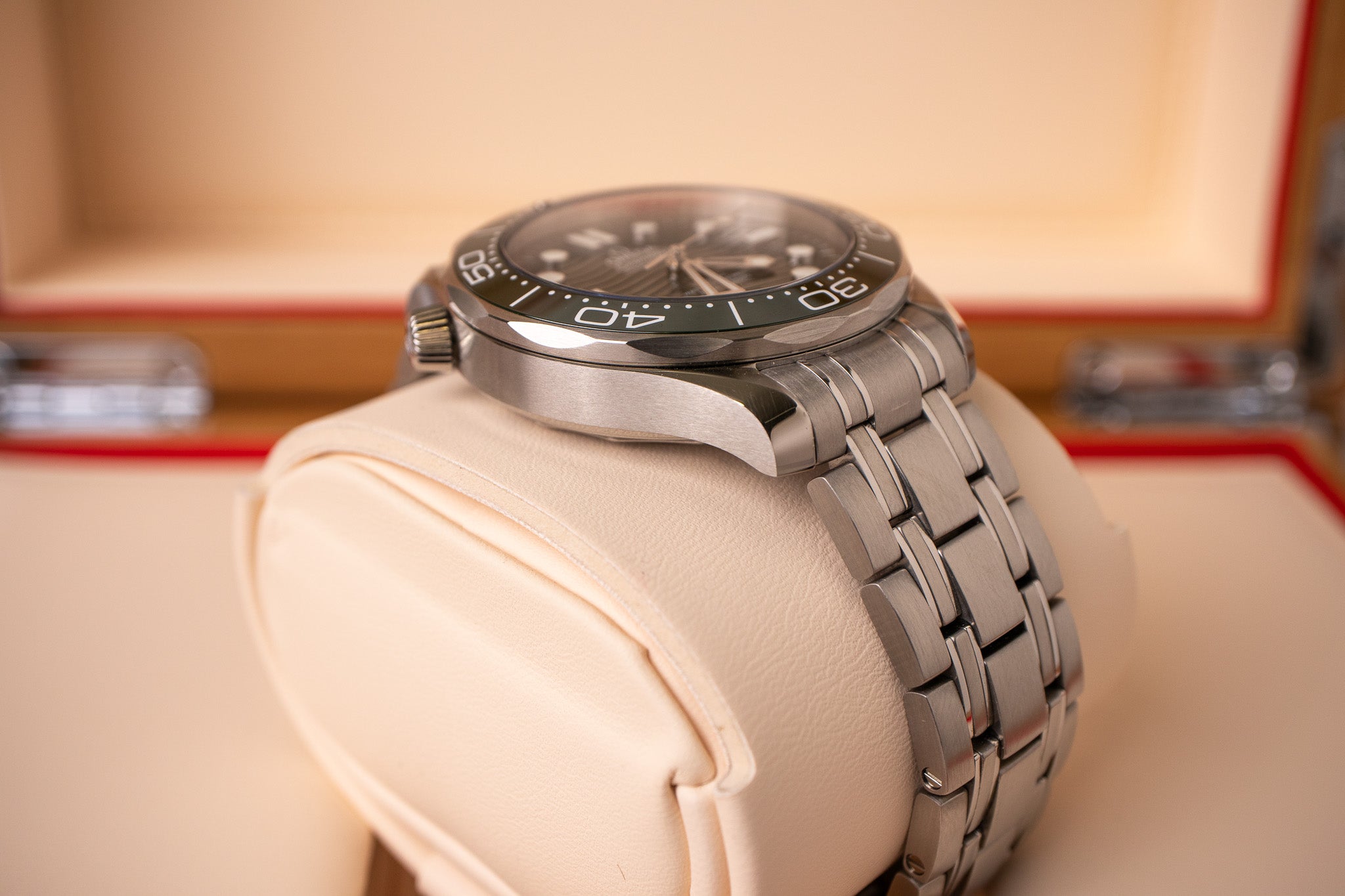 Omega Seamaster 300M Green 210.30.42.20.10.001