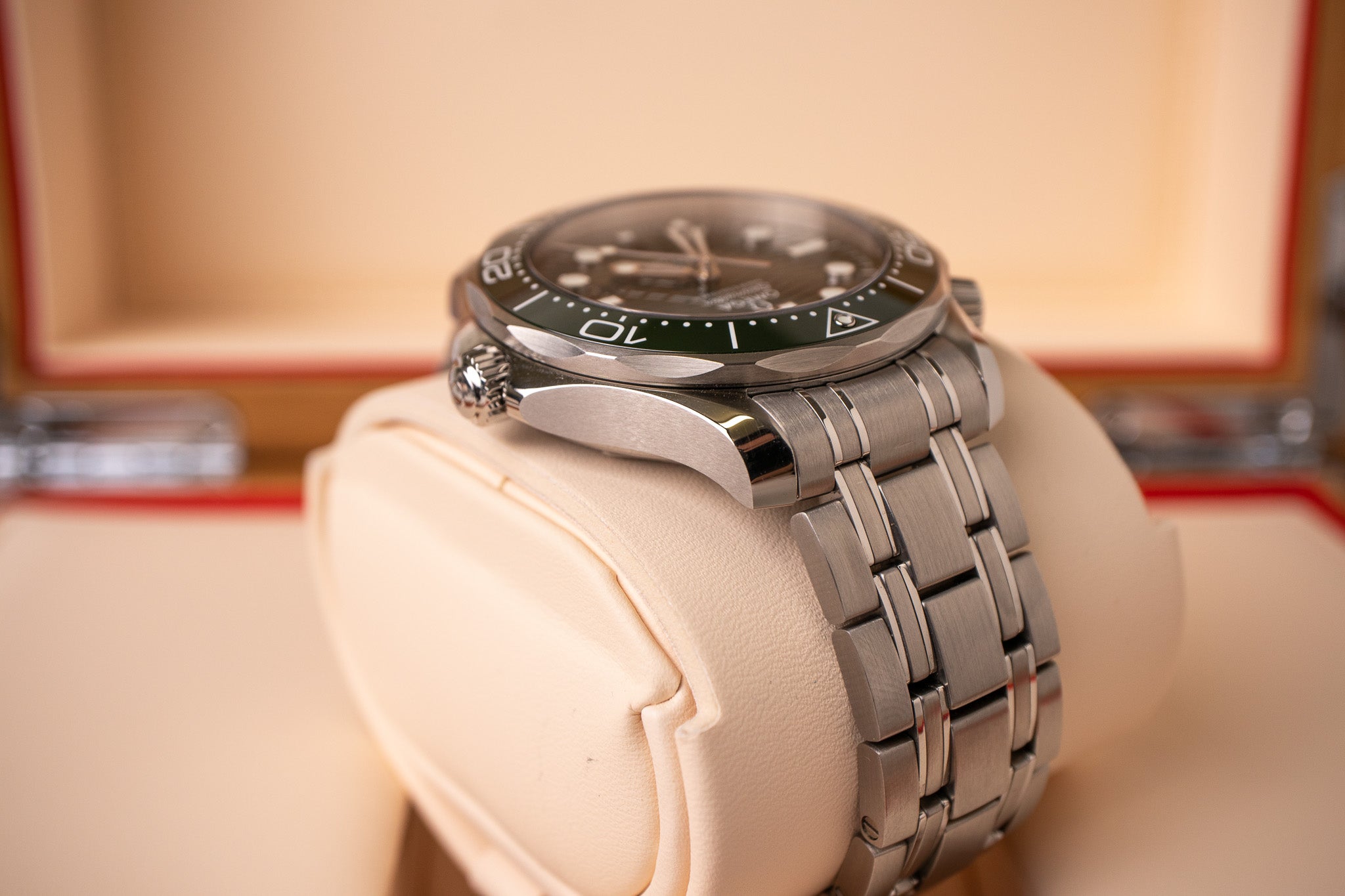 Omega Seamaster 300M Green 210.30.42.20.10.001