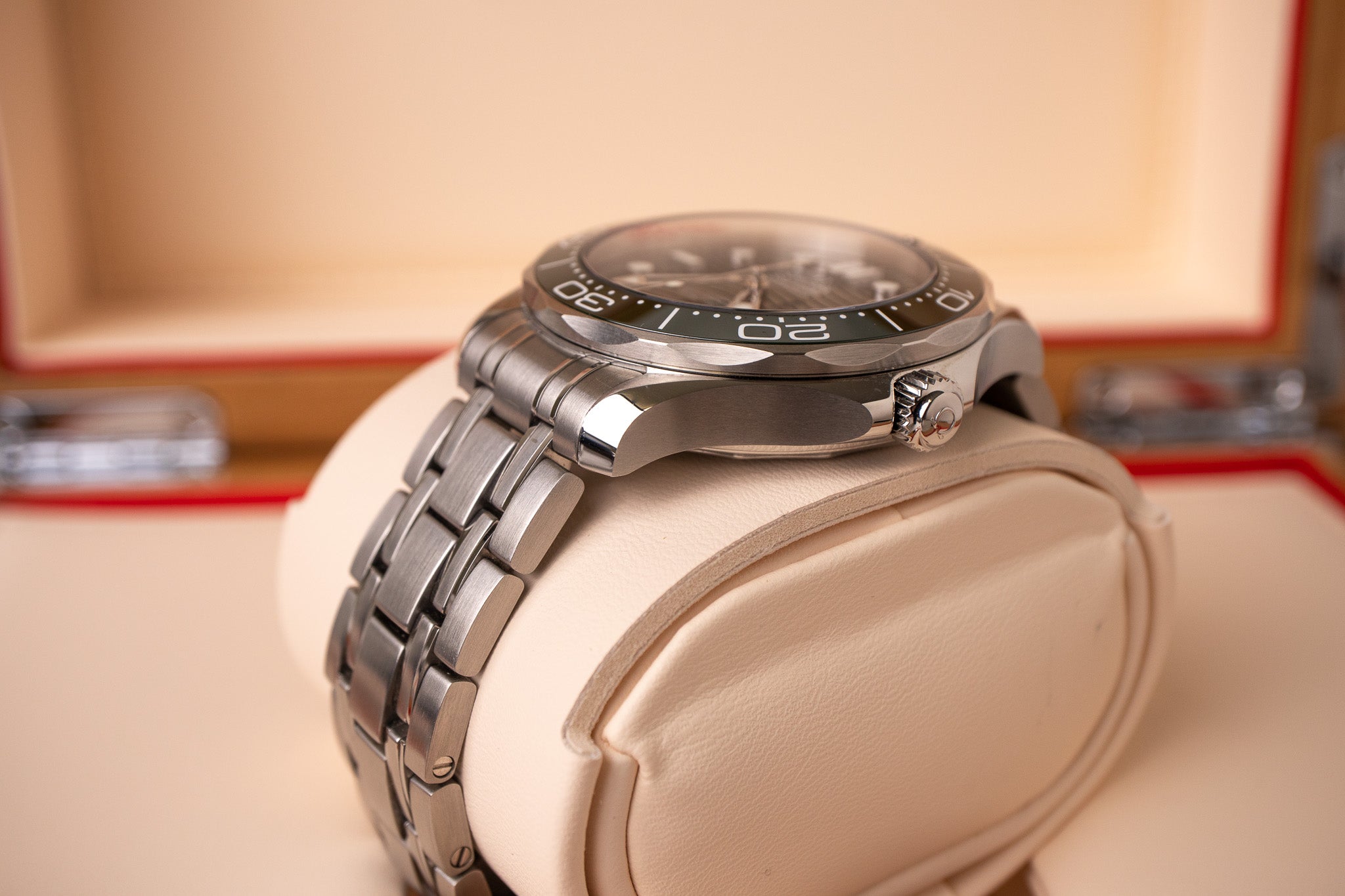 Omega Seamaster 300M Green 210.30.42.20.10.001