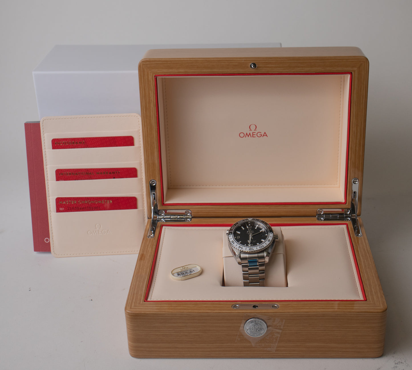 Omega Seamaster Planet Ocean GMT 43.5mm "Oreo"