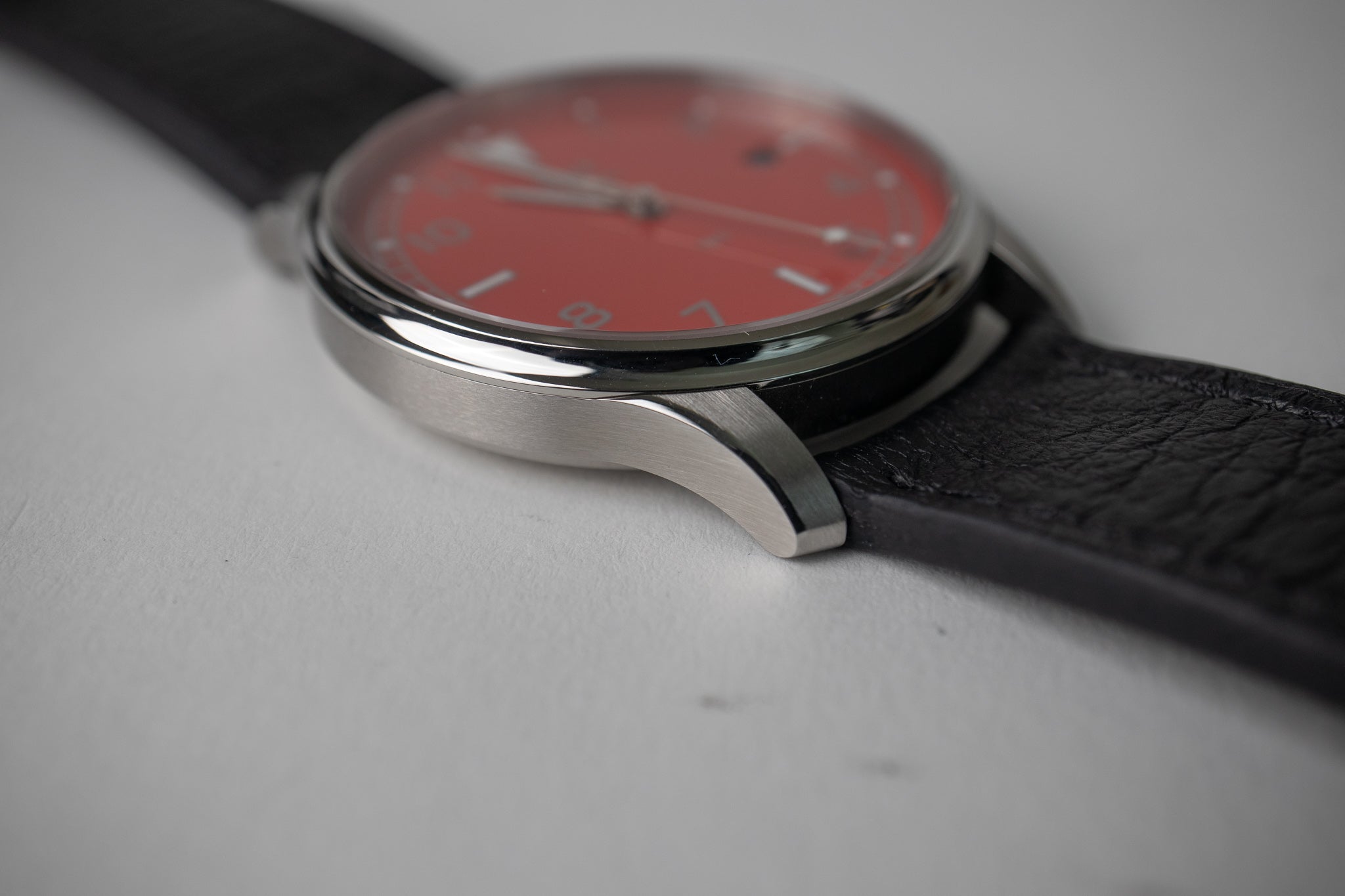 SUF Helsinki 180 Red Dial