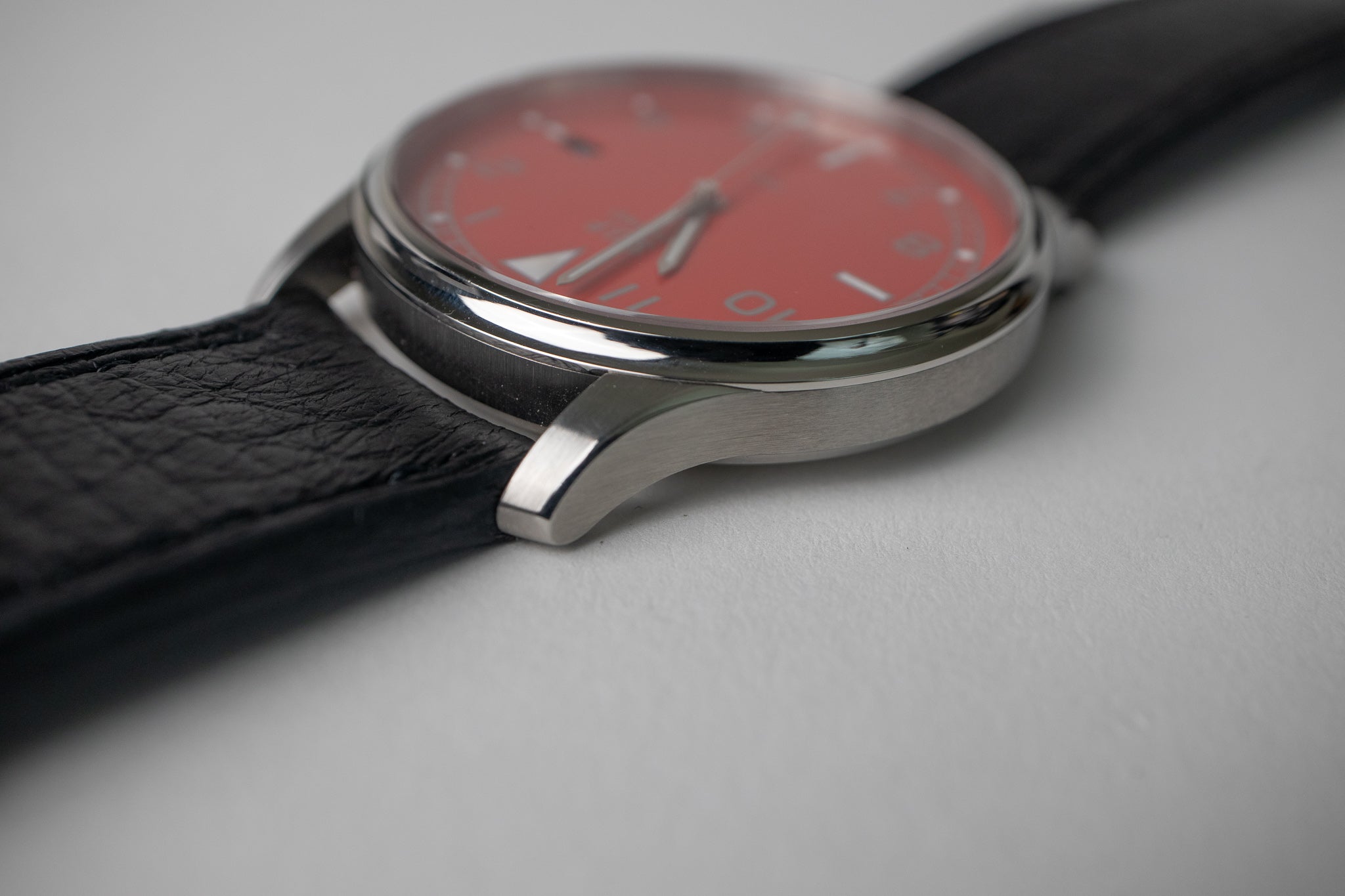 SUF Helsinki 180 Red Dial