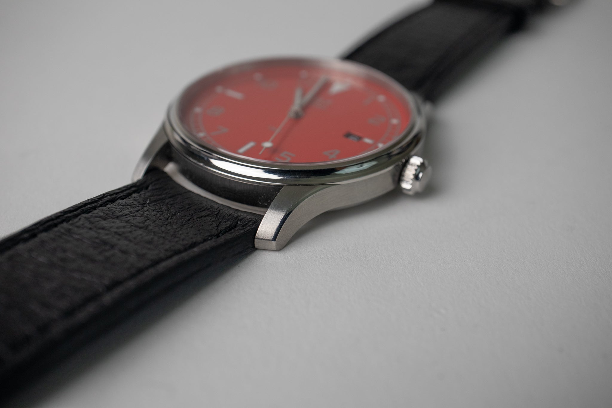 SUF Helsinki 180 Red Dial